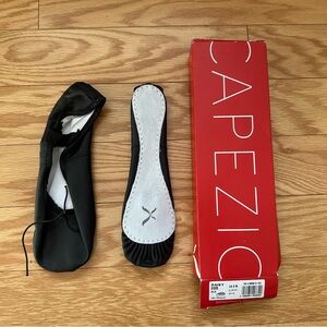 Capezio Daisy Ballet Shoes - 6 M
